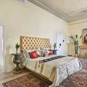 Apartamento Lullaby Near Palazzo Vecchio And Piazza Signoria -hosted By Sweetstay, Florencia